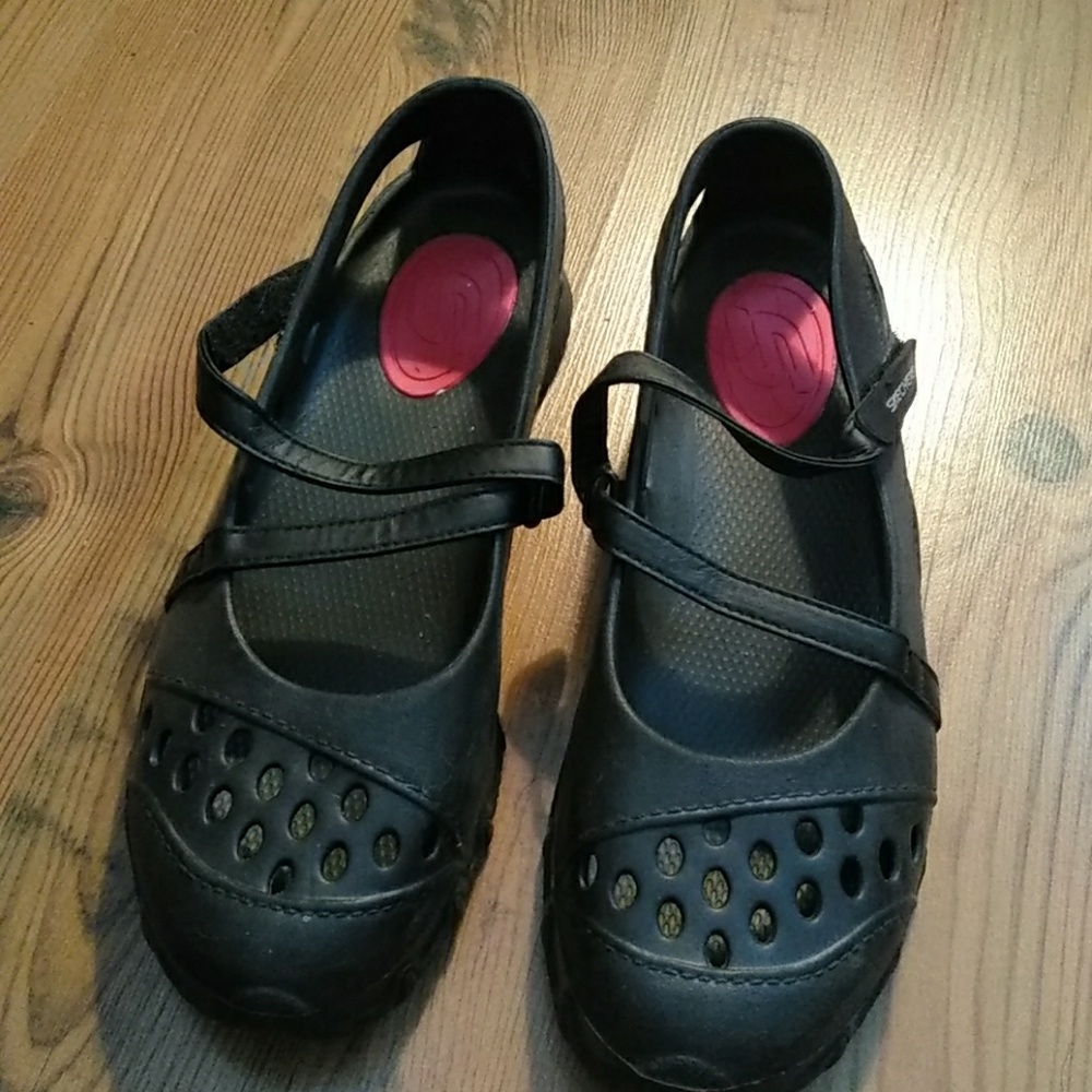 Tennis shoes